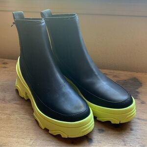 NWT Sorel Brex Ankle Boot with Neon Lime Accents - Waterproof
